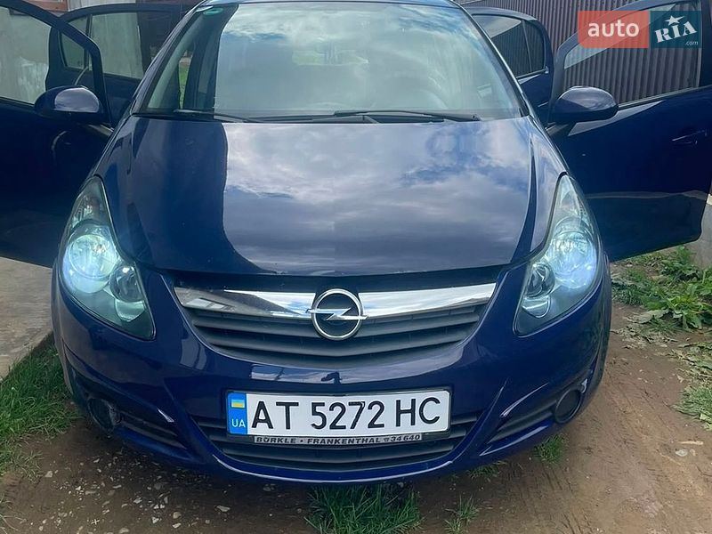 Хэтчбек Opel Corsa 2010 в Надворной