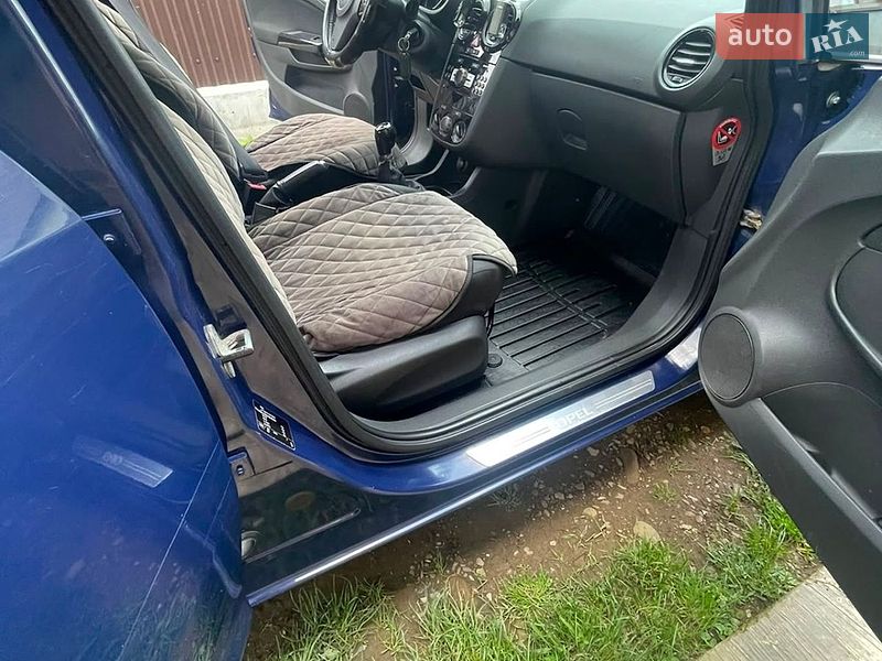 Хэтчбек Opel Corsa 2010 в Надворной