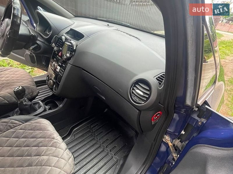Хэтчбек Opel Corsa 2010 в Надворной