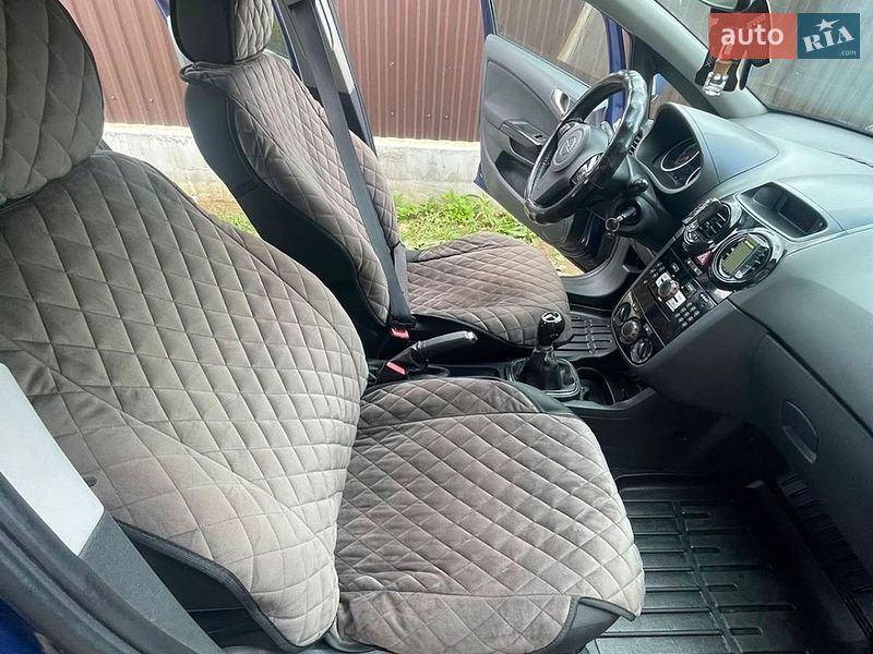 Хэтчбек Opel Corsa 2010 в Надворной