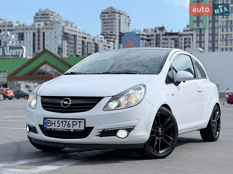 Хэтчбек Opel Corsa 2010 в Одессе