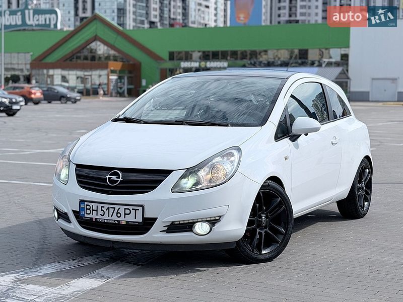 Хэтчбек Opel Corsa 2010 в Одессе