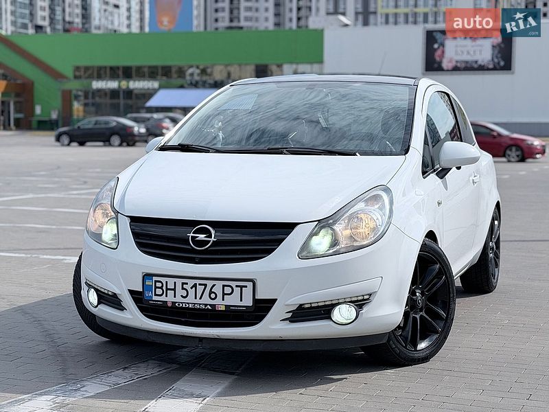 Хэтчбек Opel Corsa 2010 в Одессе