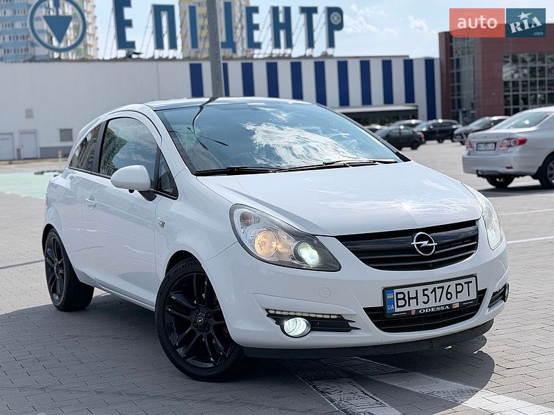 Хэтчбек Opel Corsa 2010 в Одессе