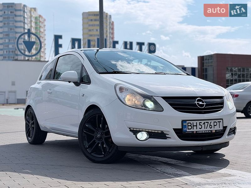Хэтчбек Opel Corsa 2010 в Одессе