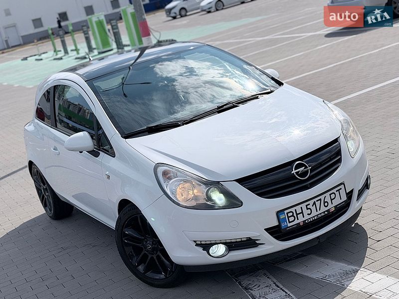 Хэтчбек Opel Corsa 2010 в Одессе