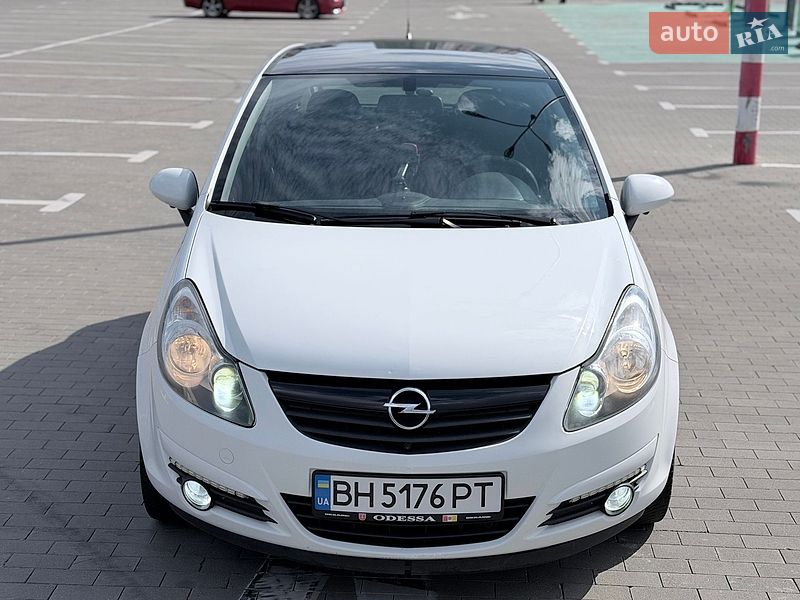 Хэтчбек Opel Corsa 2010 в Одессе