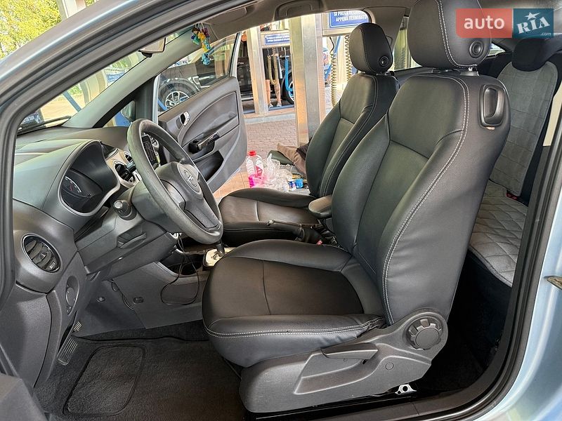 Хетчбек Opel Corsa 2008 в Чернівцях