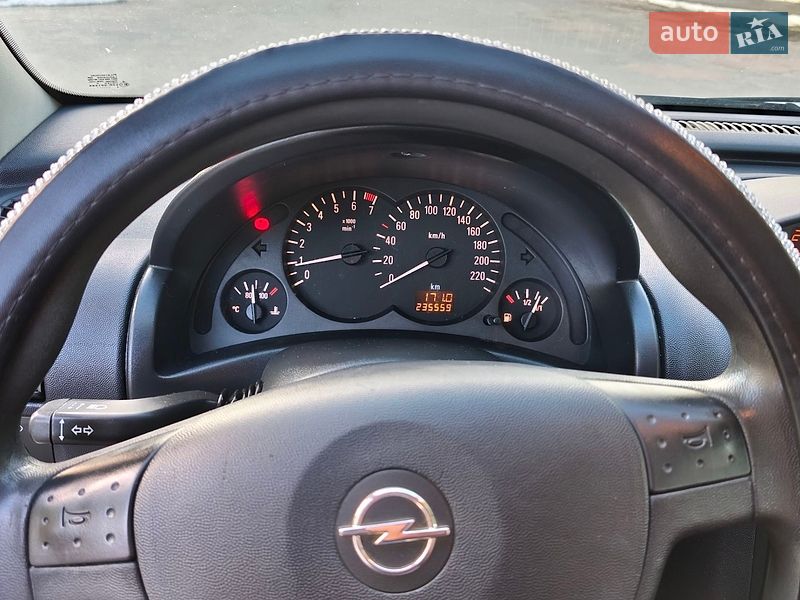 Хетчбек Opel Corsa 2002 в Малині