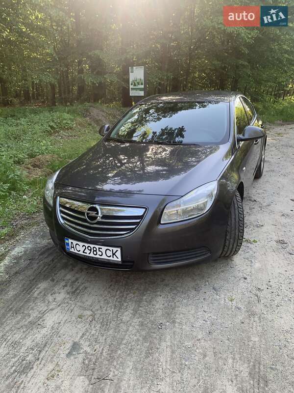 Седан Opel Insignia