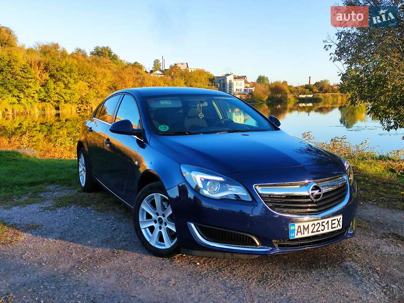 Хэтчбек Opel Insignia