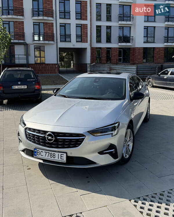 Седан Opel Insignia
