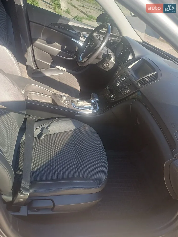 2010 Opel Insignia - мініатюра 5