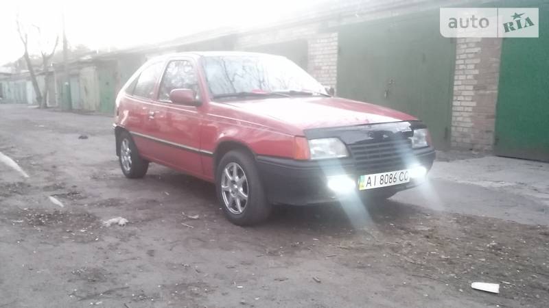 Opel Kadett 1985 года выпуска, цвет Красный, двигатель Бензин, объем двигат Opel Kadett 1985 года выпуска, цвет Красный, двигатель Бензин, объем двигат