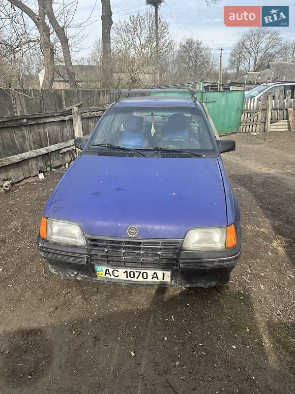 Хетчбек Opel Kadett