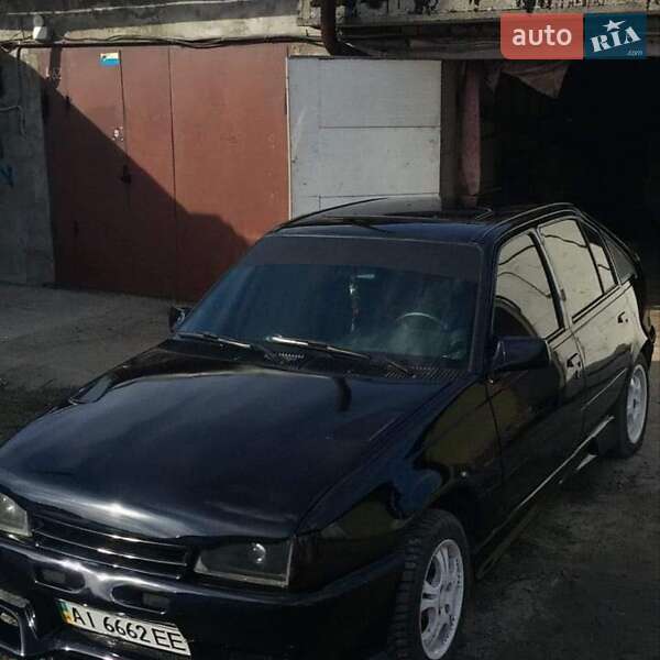 Хэтчбек Opel Kadett