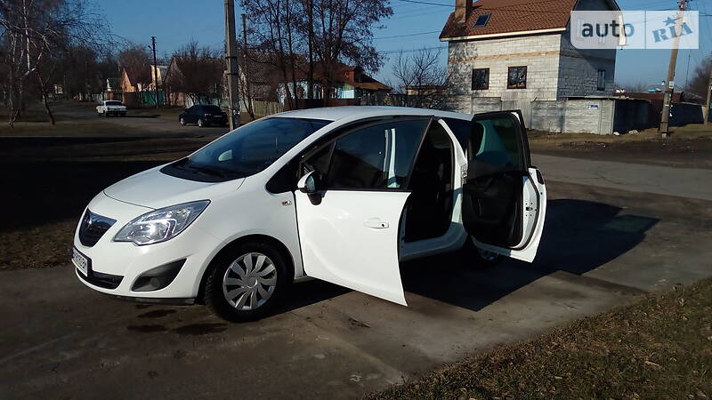 Хэтчбек Opel Meriva