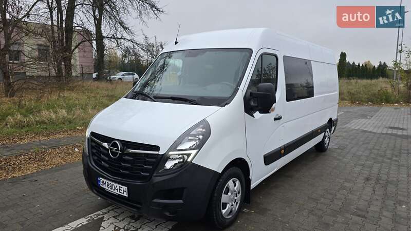 Вантажопасажирський фургон Opel Movano