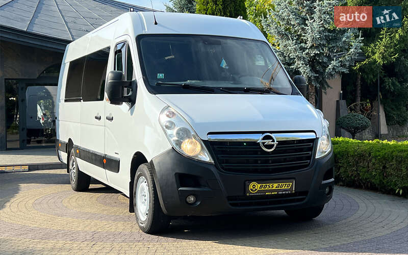 Вантажопасажирський фургон Opel Movano