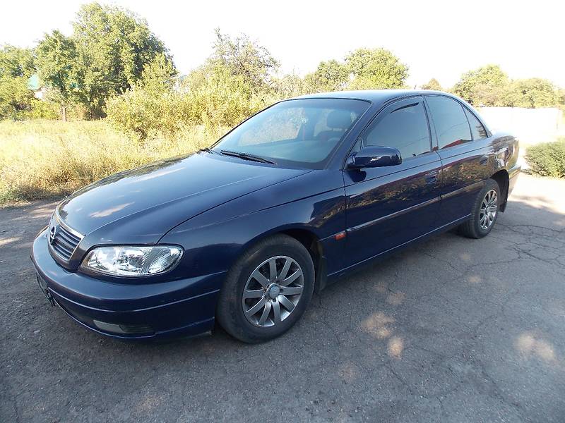 Opel Omega 2000 року