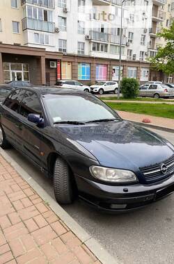 Opel Omega  2000