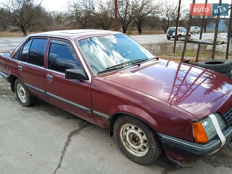 Opel Rekord 1983 року в Харкові