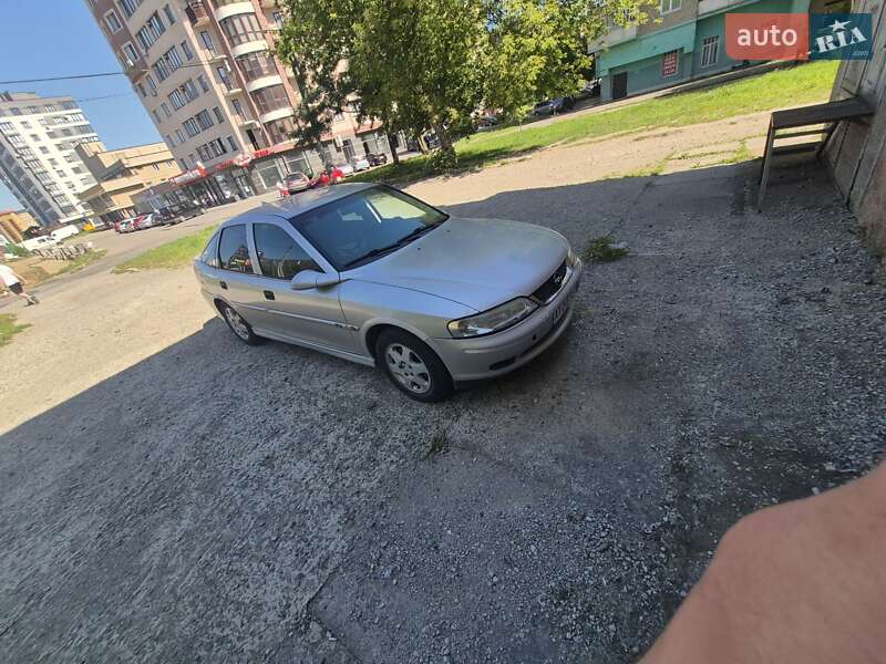 Лифтбек Opel Vectra