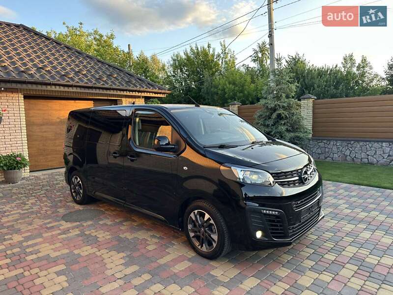 Легкові Opel Vivaro-e