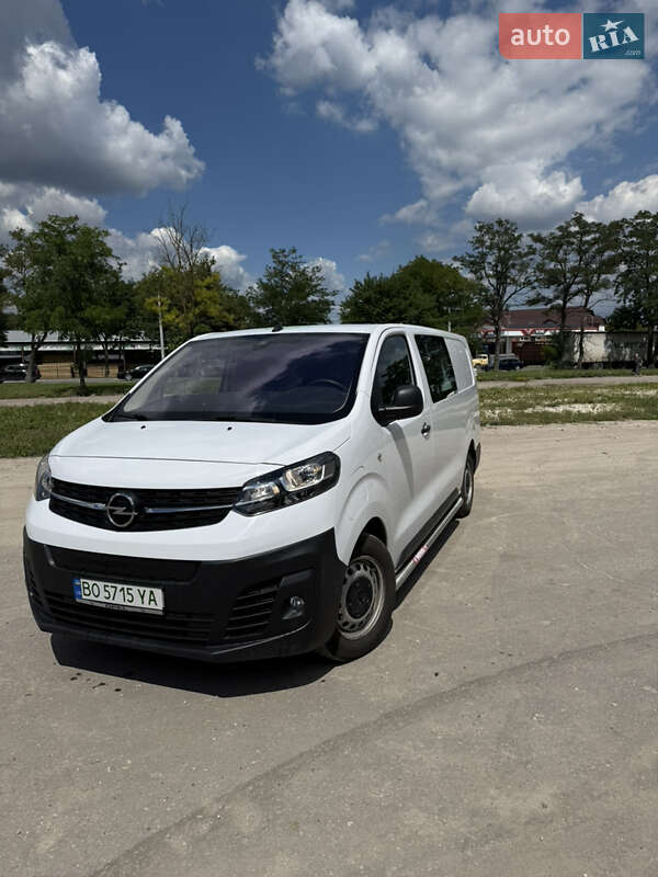Вантажопасажирський фургон Opel Vivaro-e
