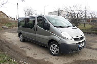 Opel Vivaro Passenger, Long 2011