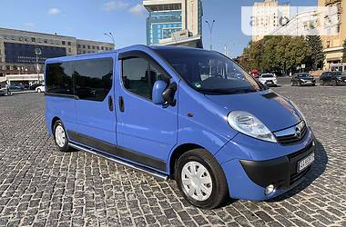 Opel Vivaro Long Passenger 2014