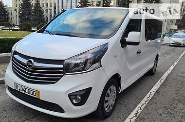 Opel Vivaro BiTurbo. 2017