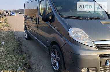 Opel Vivaro  2011