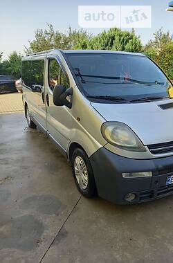 Opel Vivaro  2004