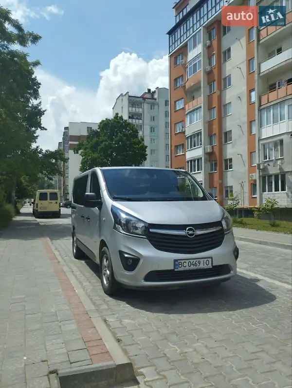 Opel Vivaro 2015