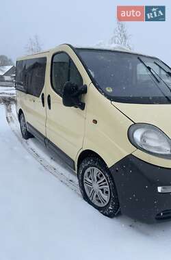 Opel Vivaro  2004