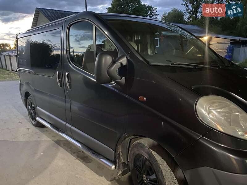 Вантажівки Opel Vivaro