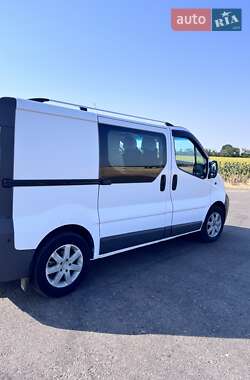 Opel Vivaro  2004