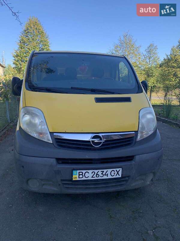 Грузопассажирский фургон Opel Vivaro