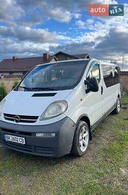 Opel Vivaro  2004