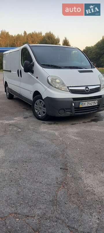 Вантажівки Opel Vivaro