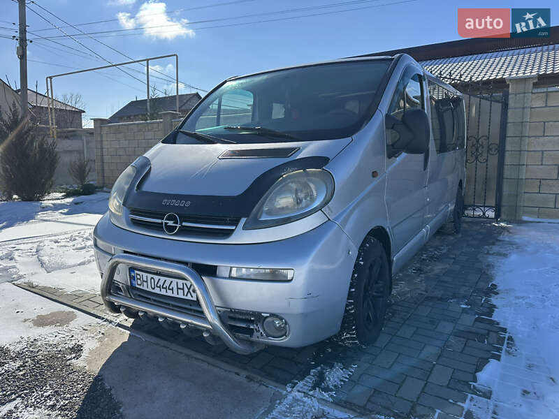 Вантажопасажирський фургон Opel Vivaro