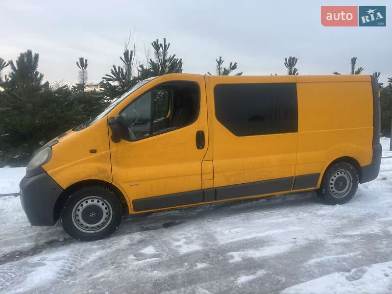 Грузопассажирский фургон Opel Vivaro