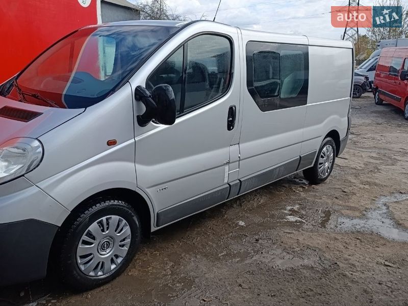 Грузопассажирский фургон Opel Vivaro