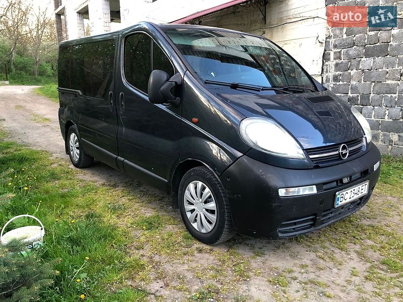Вантажопасажирський фургон Opel Vivaro