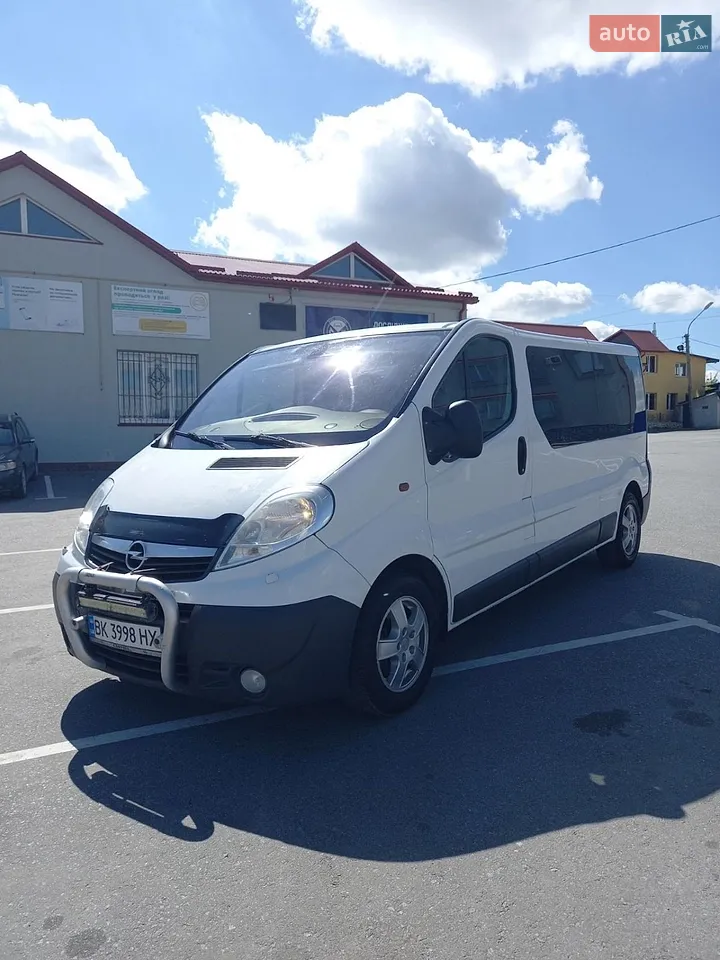 2010 Opel Vivaro - мініатюра 2