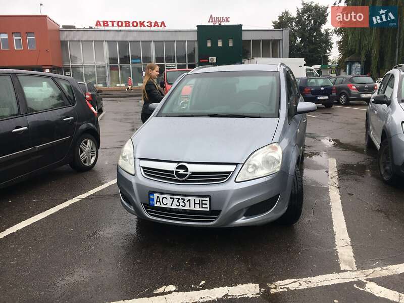 Opel Zafira 2008 года в Луцке