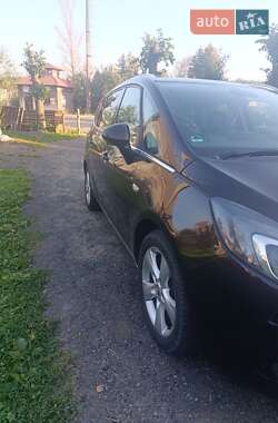 Opel Zafira  2012