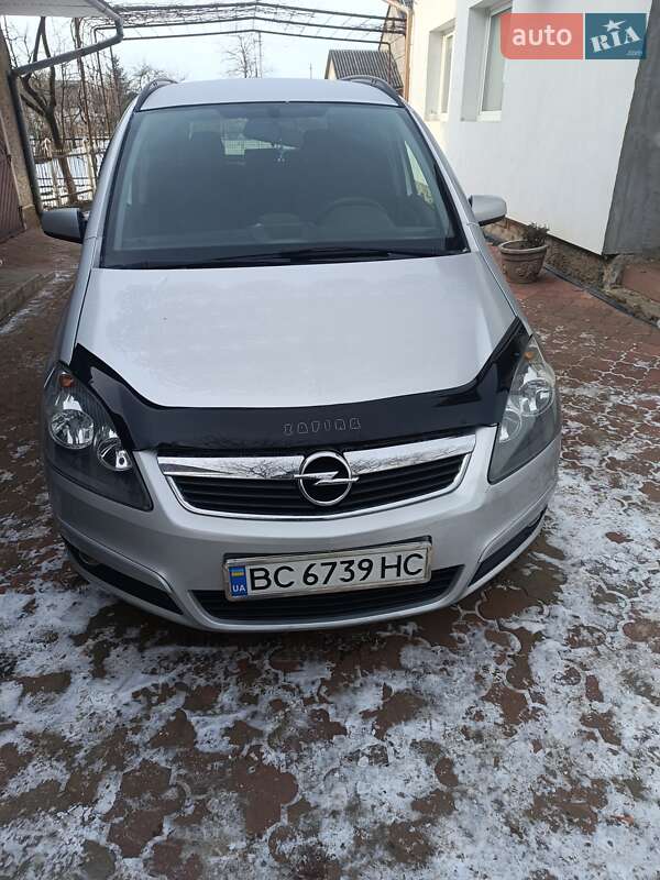 Минивэн Opel Zafira