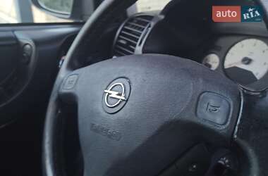 Opel Zafira  2001